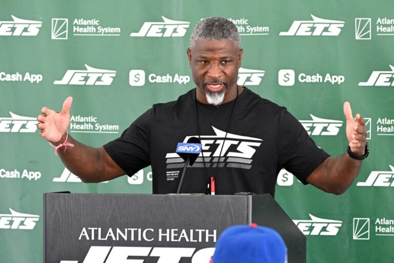 Aaron Glenn concedes Jets’ passing attack not yet up to snuff